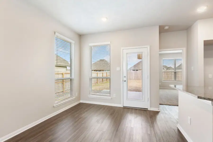 Spacious, unfurnished interior of a new home in South Fork, Waco (Image 11).
