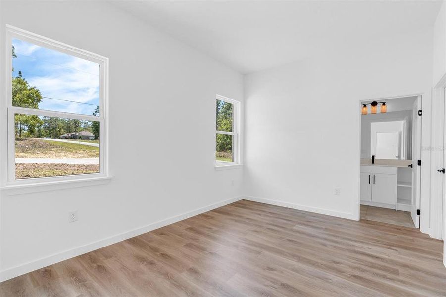 Spacious, unfurnished interior of a new home in , Citrus Springs (Image 19).