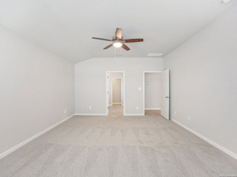 Spacious, unfurnished interior of a new home in Arcadia Ridge - Classic Series, San Antonio (Image 14).