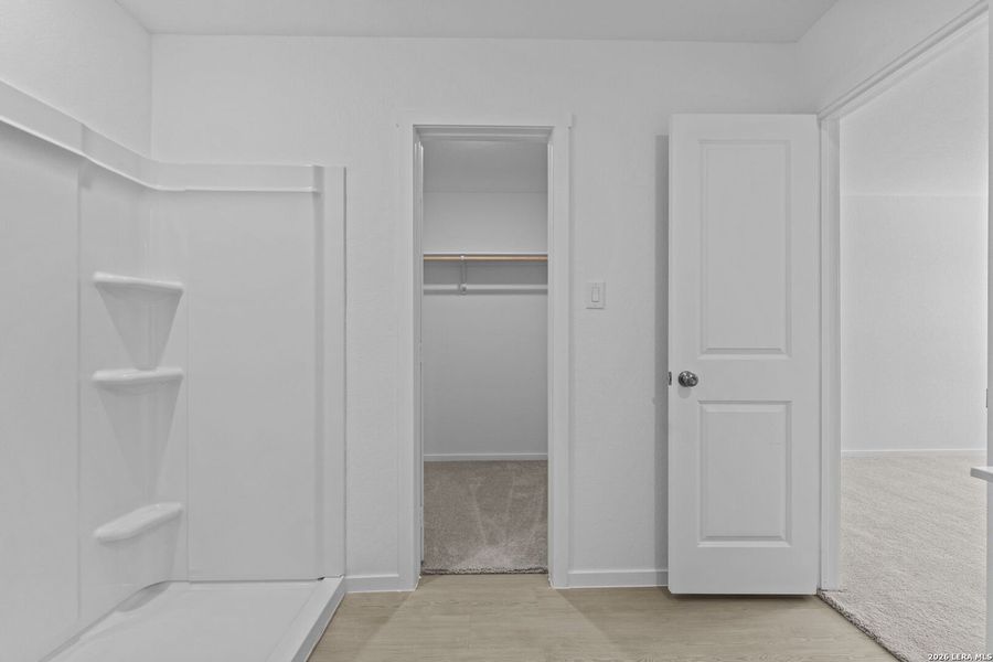 Spacious, unfurnished interior of a new home in Higdon Crossing, San Antonio (Image 17).
