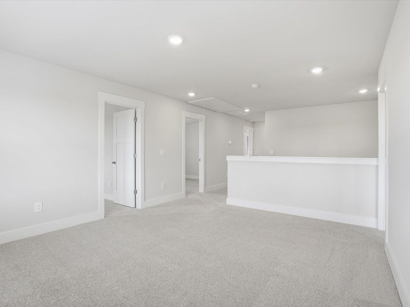 Spacious, unfurnished interior of a new home in Ashby Woods, Boiling Springs (Image 10).