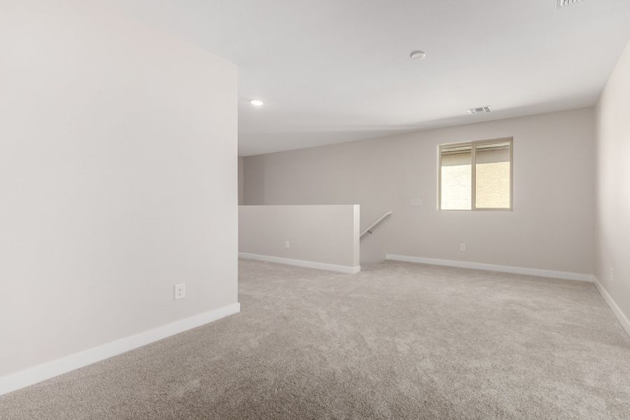 Spacious, unfurnished interior of a new home in Estrella, Goodyear (Image 8).