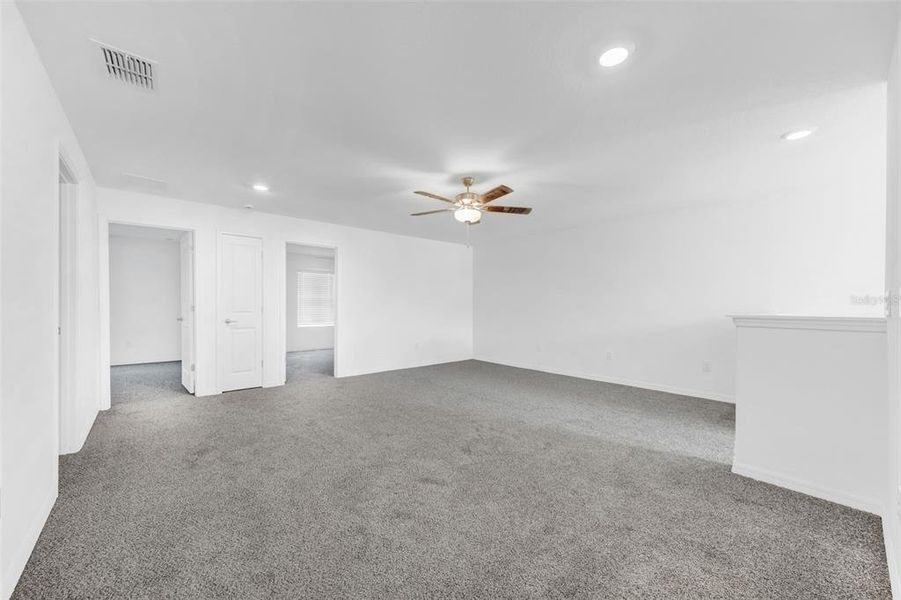 Spacious, unfurnished interior of a new home in , San Antonio (Image 13).