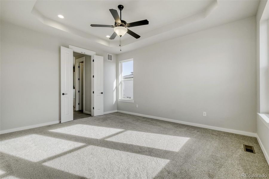Spacious, unfurnished interior of a new home in Sterling Ranch Homestead, Colorado Springs (Image 20).