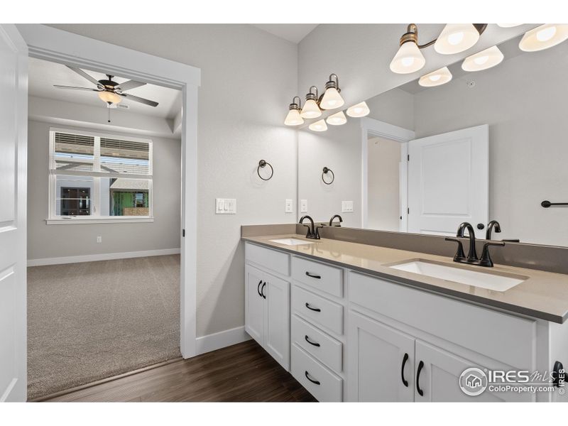 Primary bathroom w/ dual vanity