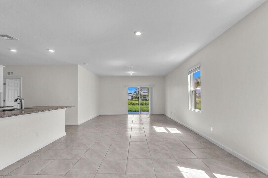Spacious, unfurnished interior of a new home in , Port St. Lucie (Image 34).