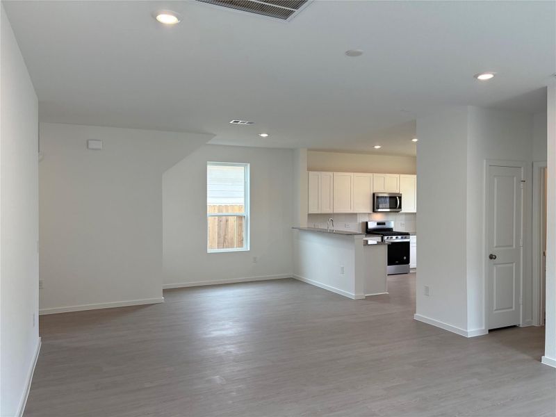 Spacious, unfurnished interior of a new home in Decker Farms, Magnolia (Image 5).