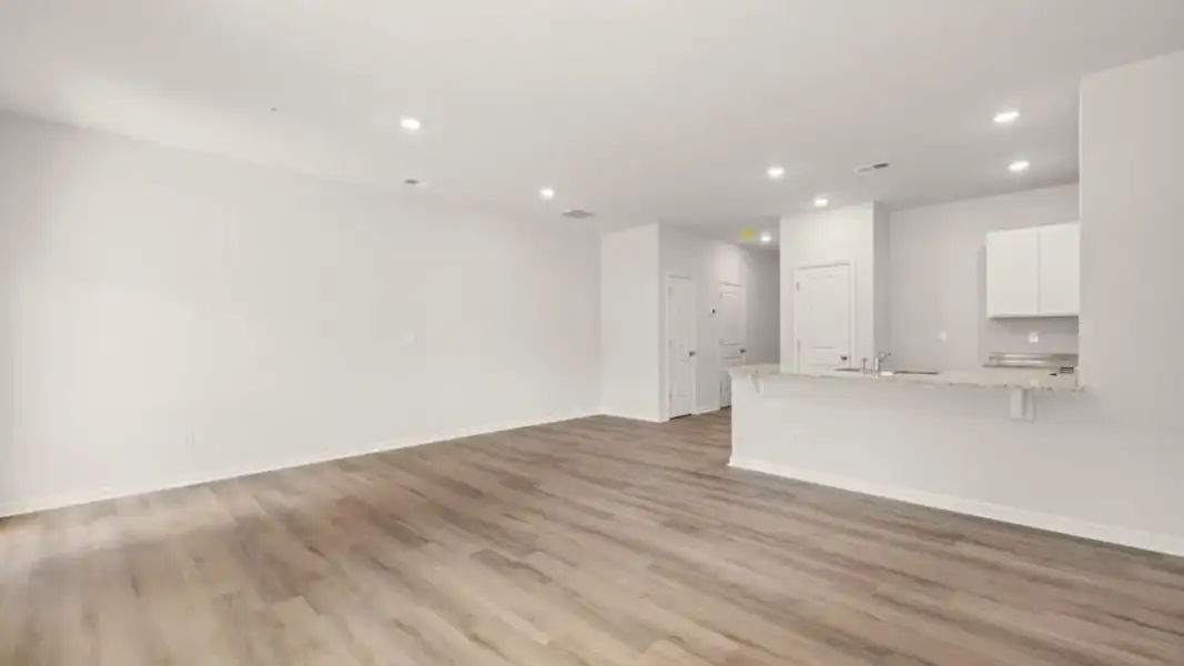 Spacious, unfurnished interior of a new home in Woodbury Park, South Fulton (Image 25).