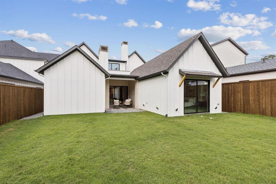 Exterior details and patio area of a home in , Dallas (Image 3).