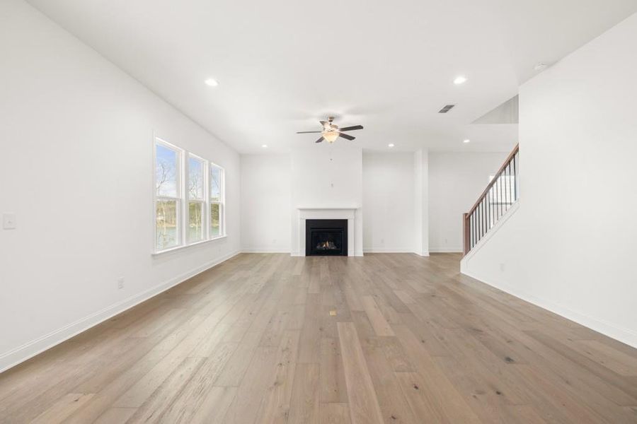 Spacious, unfurnished interior of a new home in East Harbor II at Chestatee, Dawsonville (Image 40).