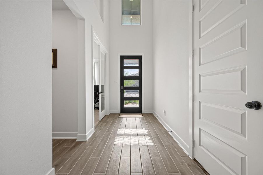 Spacious, unfurnished interior of a new home in Sunterra, Katy (Image 20). Spacious, unfurnished interior of a new home in Sunterra, Katy (Image 20).