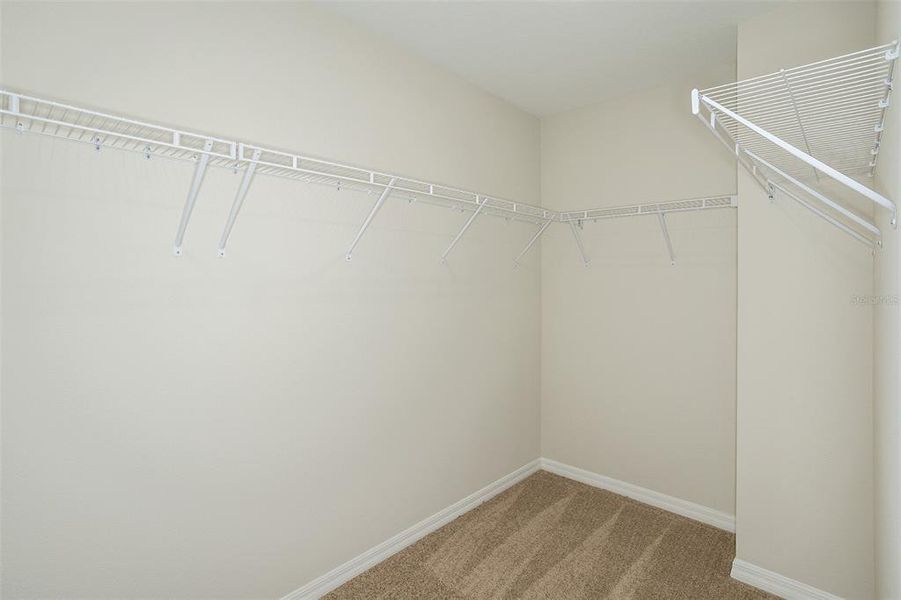 Spacious, unfurnished interior of a new home in Pasadena Ridge, Dade City (Image 9).