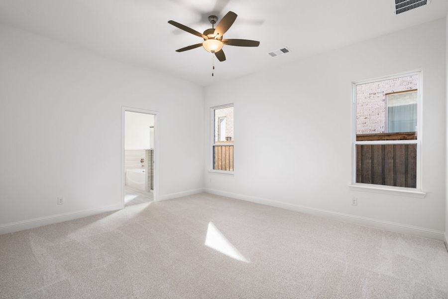 Spacious, unfurnished interior of a new home in Reunion, Rhome (Image 28).
