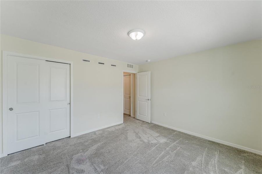 Spacious, unfurnished interior of a new home in Belle Haven, Davenport (Image 14).