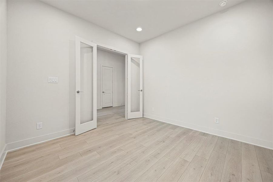 Spacious, unfurnished interior of a new home in Tuscan Estates (1 Acre Lots), Waxahachie (Image 19).