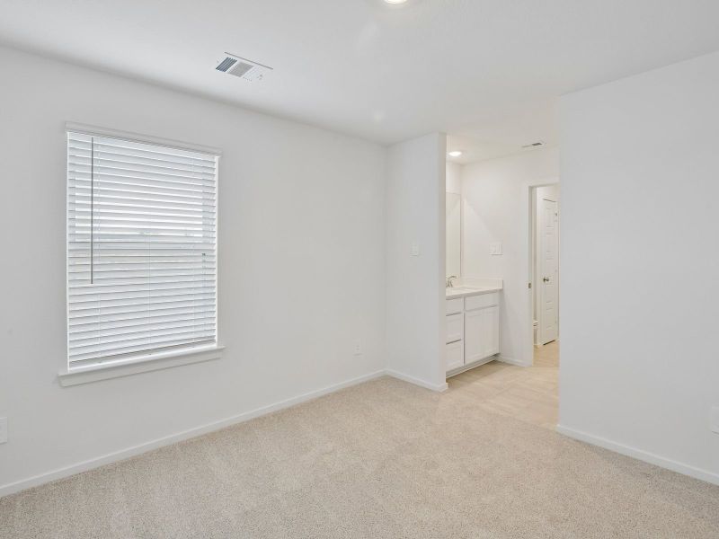 Spacious, unfurnished interior of a new home in Heights of Barbers Hill, Baytown (Image 16).