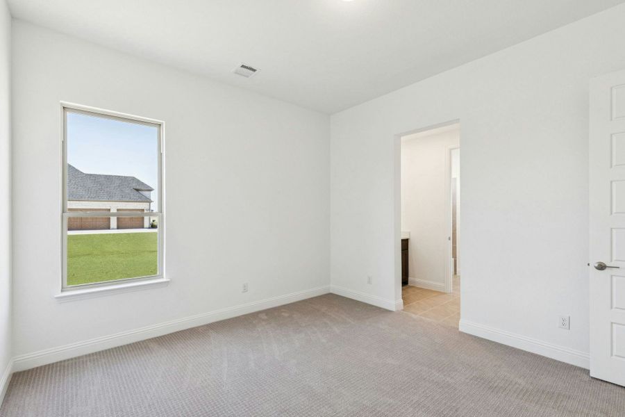 Representative unfurnished interior of a home built from the Franklin by Kindred Homes in Oak Creek Ranch, Waxahachie (Image 32).