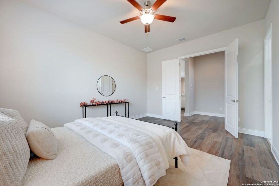 Furnished interior view inside a new home in Elkhorn Ridge At Fair Oaks Ranch: 65's, Boerne (Image 18). Furnished interior view inside a new home in Elkhorn Ridge At Fair Oaks Ranch: 65's, Boerne (Image 18).