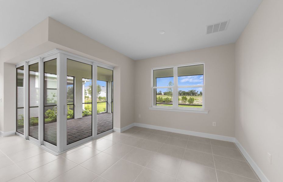 Spacious, unfurnished interior of a new home in Del Webb Oak Creek, North Fort Myers (Image 17).