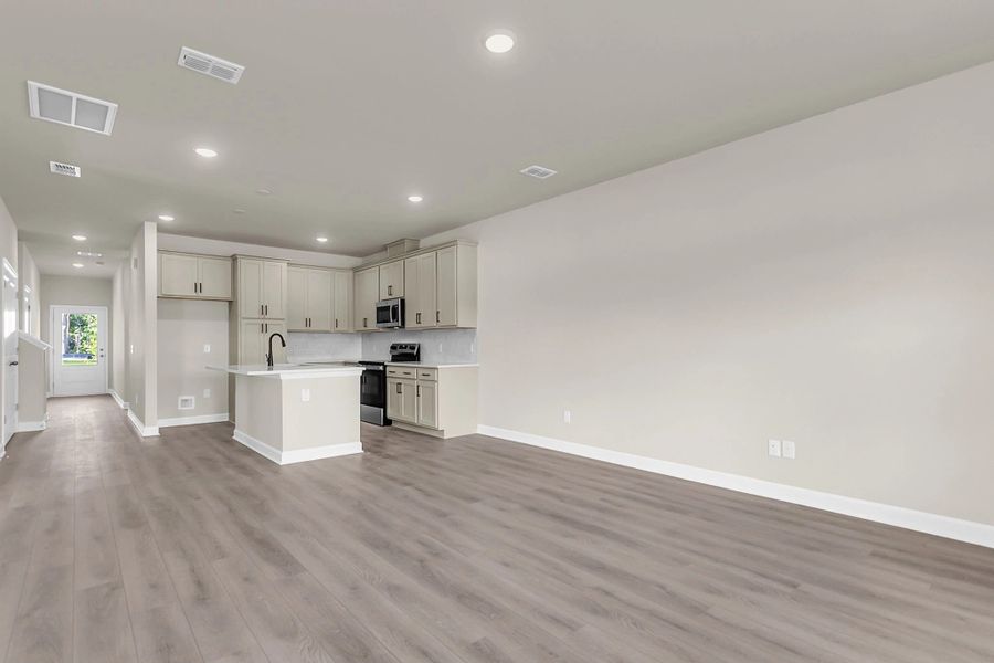 Spacious, unfurnished interior of a new home in Tea Farm, Ravenel (Image 15).