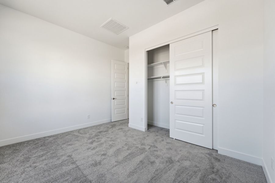 Spacious, unfurnished interior of a new home in Combs Ranch, San Tan Valley (Image 28).