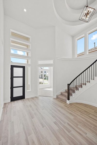 Spacious, unfurnished interior of a new home in The Colony, Bastrop (Image 21).