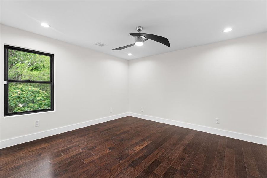 Spacious, unfurnished interior of a new home in , Dallas (Image 19).