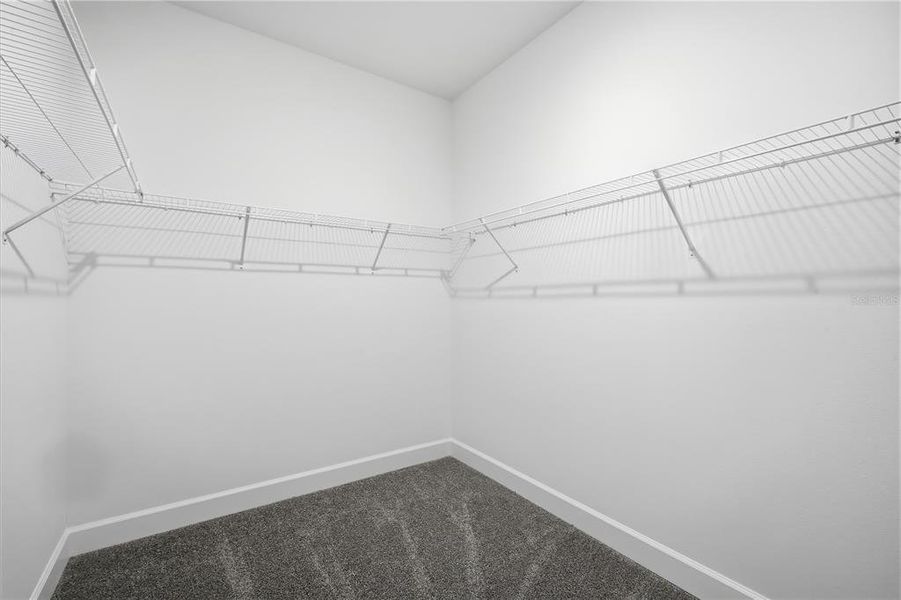Spacious, unfurnished interior of a new home in Glen Lakes, Weeki Wachee (Image 14).