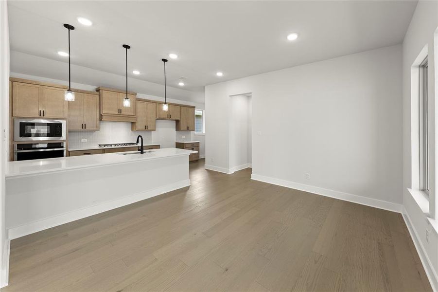 13. 3121 Eddington - Dining (2) 13. 3121 Eddington - Dining (2)