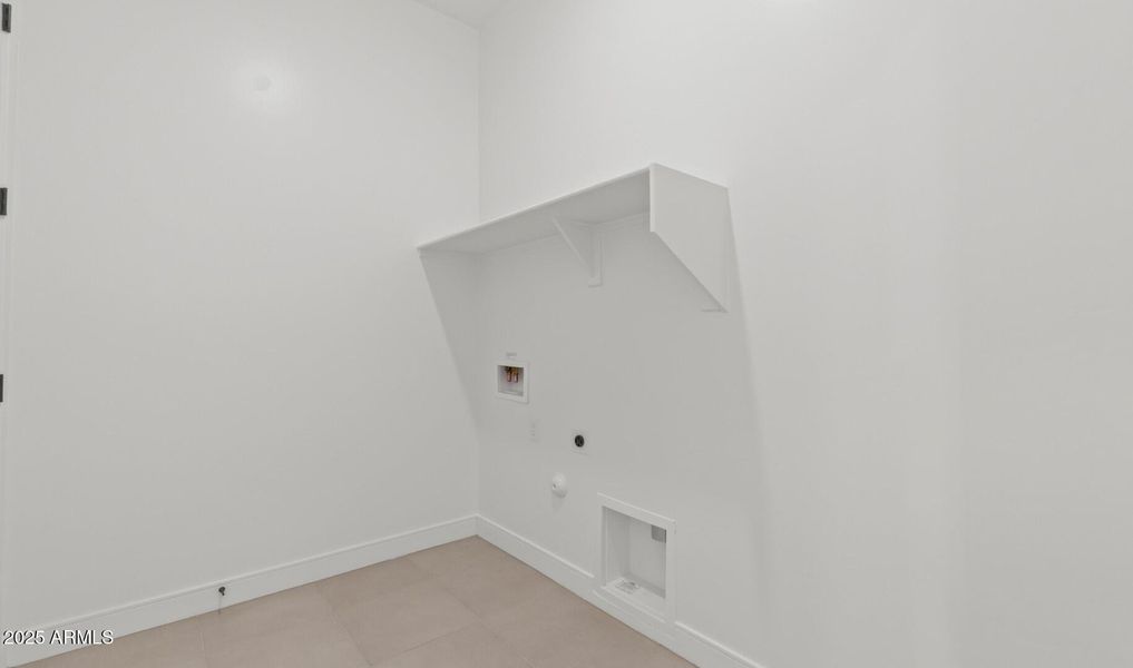 FSVV 3C Lot #28 Laundry (Large) FSVV 3C Lot #28 Laundry (Large)