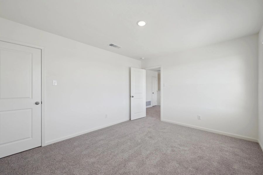 Representative unfurnished interior of a home built from the Voyager by Starlight Homes in Oakfield Lakes, Parrish (Image 21).