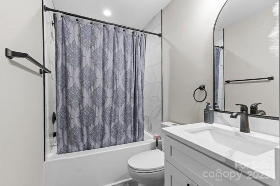 Image 27 of a home in .