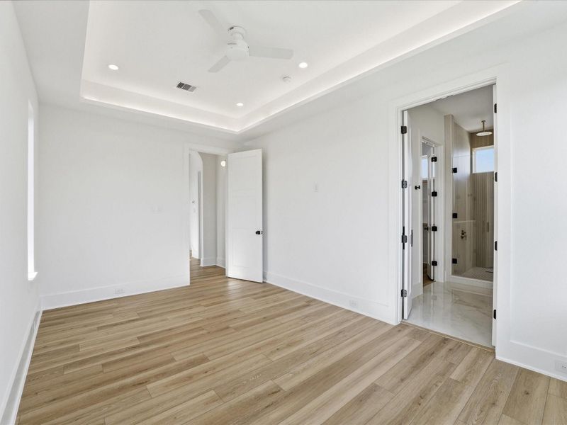 Spacious, unfurnished interior of a new home in , Houston (Image 14).