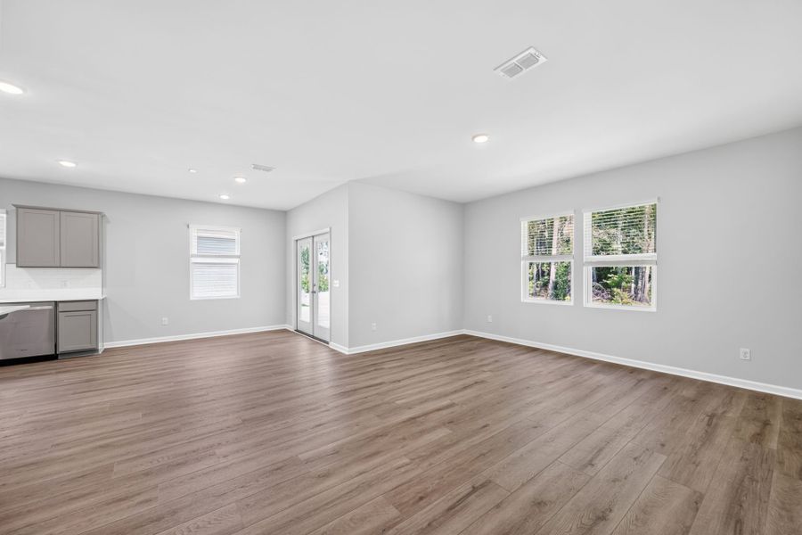 Spacious, unfurnished interior of a new home in Bradford Pointe, Summerville (Image 22).