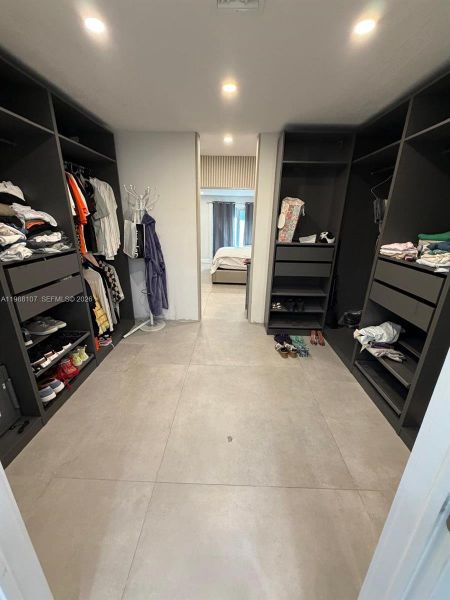 Furnished interior view inside a new home in , Fort Lauderdale (Image 26).