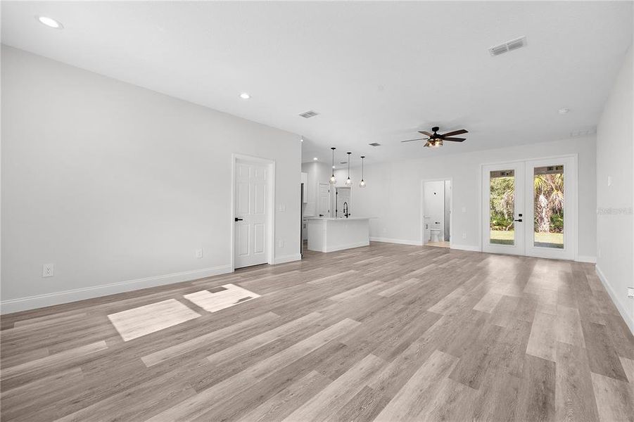 Spacious, unfurnished interior of a new home in , Port Charlotte (Image 14).