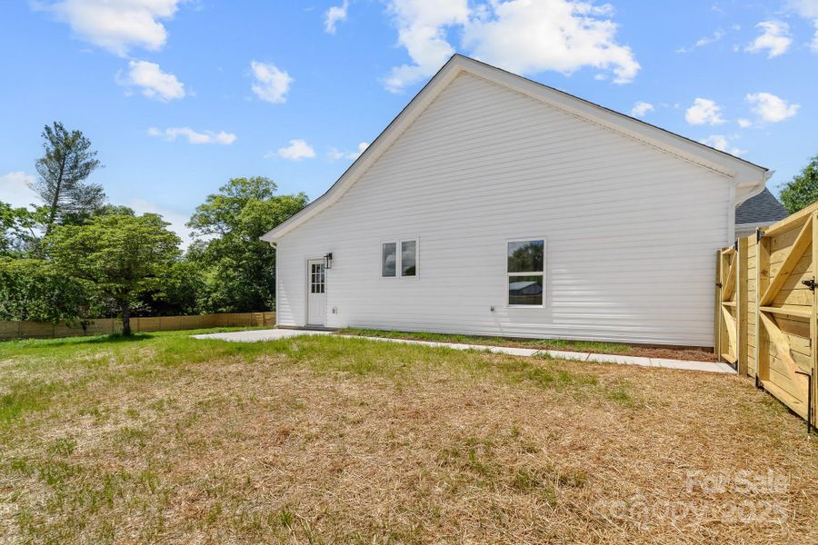 Front exterior of a new home in , Lincolnton, NC, highlighting curb appeal (Image 20). Front exterior of a new home in , Lincolnton, NC, highlighting curb appeal (Image 20).