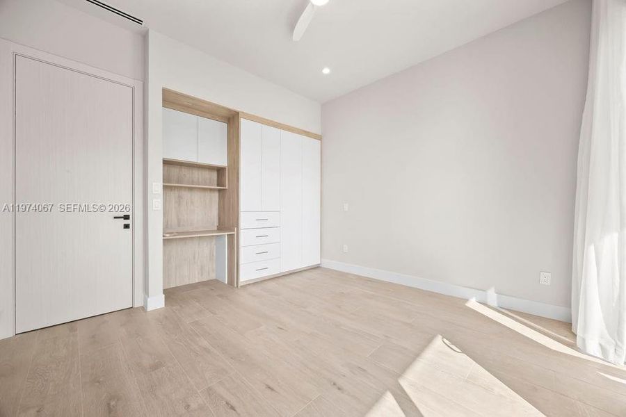 Spacious, unfurnished interior of a new home in , Fort Lauderdale (Image 37).