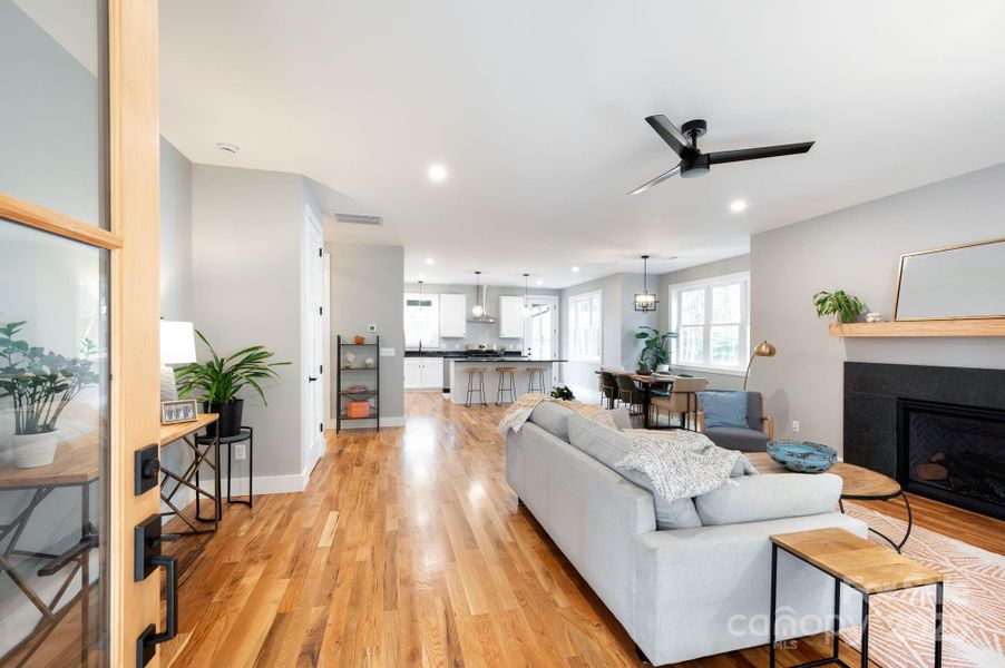 Open and Bright Floor Plan