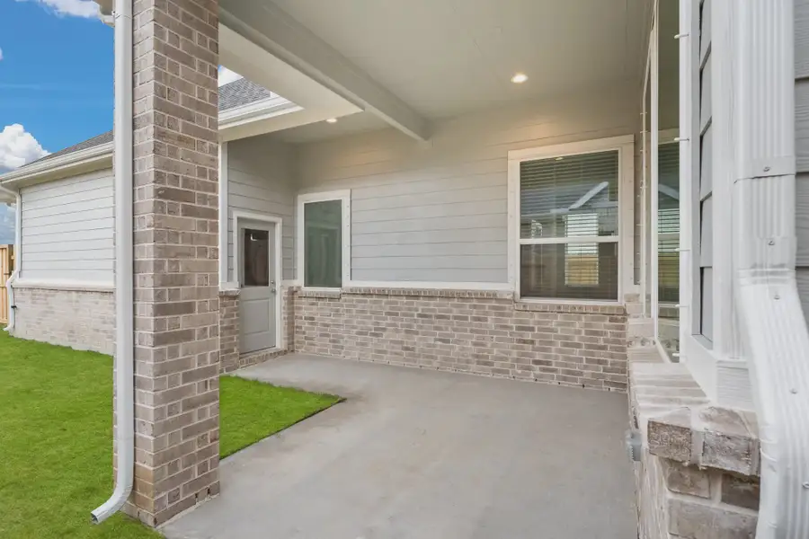 Representative exterior details of a home built from the Fairway by Chesmar Homes in Riceland Alley Loads, Mont Belvieu (Image 3).