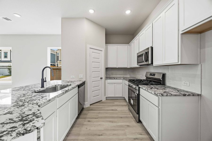 13218 Opera Dr - Rembrandt - Kitchen