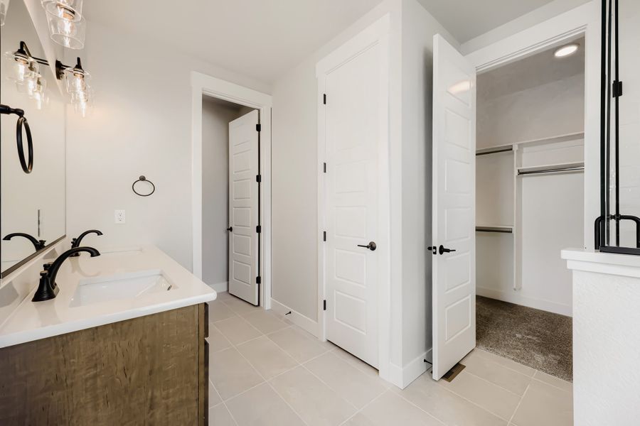 8461 Dines - Primary Bathroom