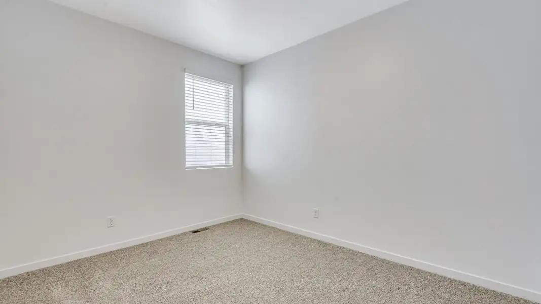 Spacious, unfurnished interior of a new home in Lakeside Canyon, Mead (Image 18).