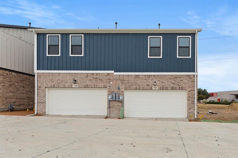 26. 705 Kerrville - Back