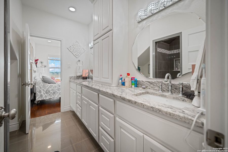 Furnished interior view inside a new home in , Kenedy (Image 21).