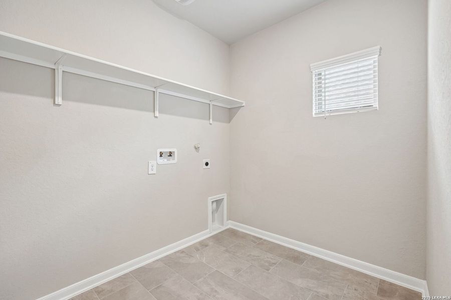 Spacious, unfurnished interior of a new home in Arcadia Ridge - Premier Series, San Antonio (Image 25).