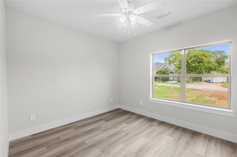 Spacious, unfurnished interior of a new home in , Tom Bean (Image 17).