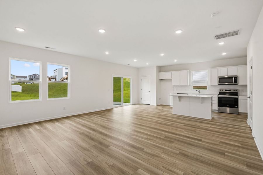 Spacious, unfurnished interior of a new home in Highlands of Carter's Station, Columbia (Image 21).