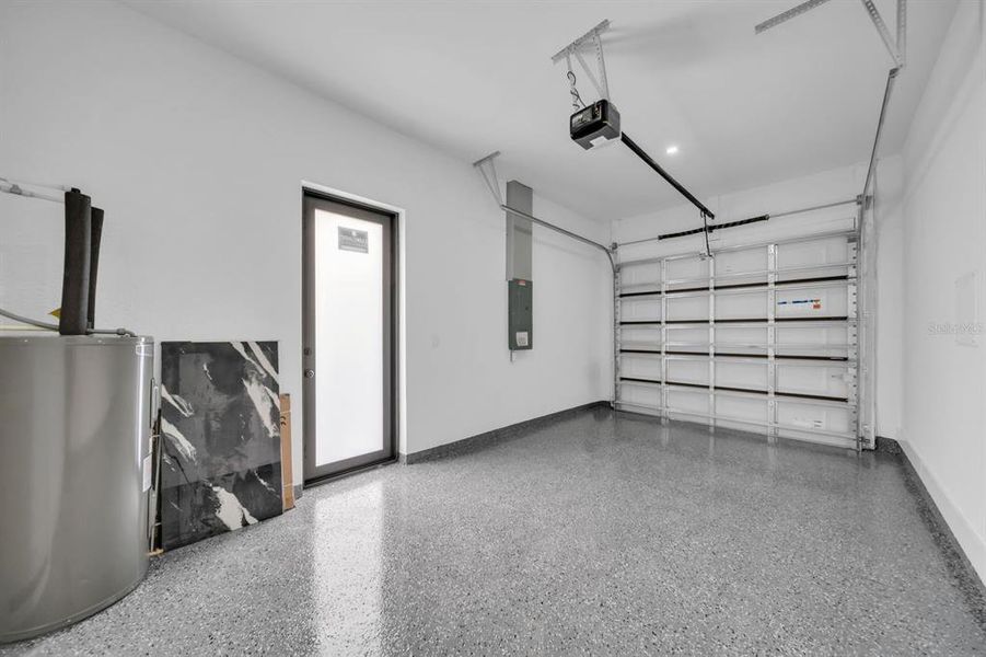 Spacious, unfurnished interior of a new home in , Lehigh Acres (Image 16).