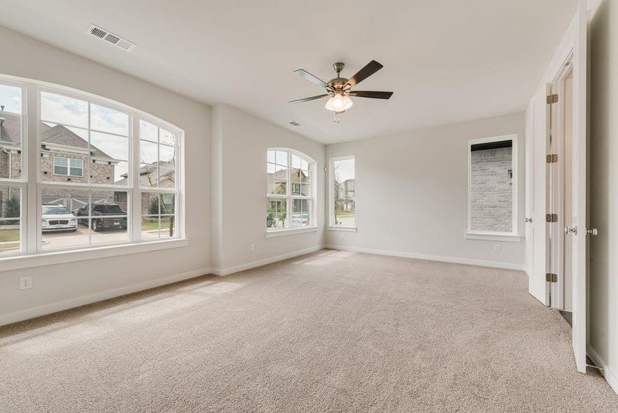 Spacious, unfurnished interior of a new home in Edgewater, Fate (Image 16).